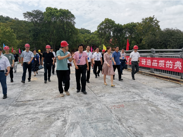 市政要聞 | 湖南工商大學(xué)黨委書記陳曉紅院士、長(zhǎng)沙市公共工程建設(shè)中心總工劉學(xué)武帶隊(duì)赴湖南工商大學(xué)跨桐梓坡路過街天橋項(xiàng)目考察調(diào)研